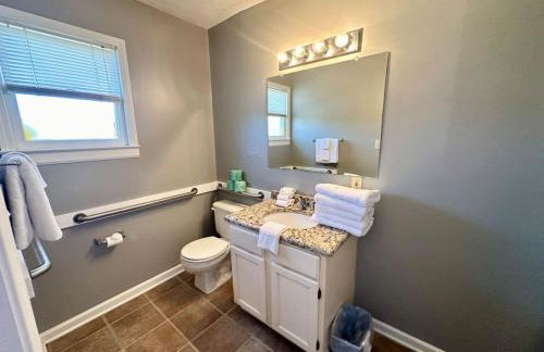 Cottage 8Lees Ford Marina - Photo 5