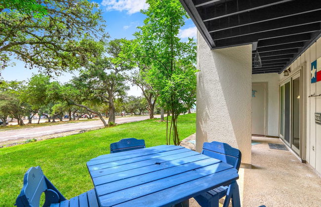 Charming Lakeside Condo - Moments to Lake Fun - Foto 26