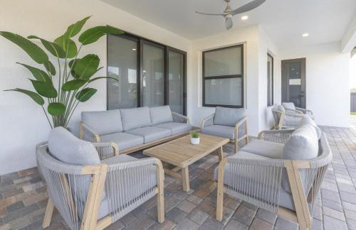 KING BED - FREE Pool Heat - 85 in TV - 4BR Villa - Foto 55