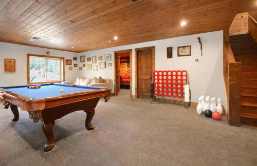 One of a Kind Cabin, Covered Deck, Spa, and Games - Foto 41