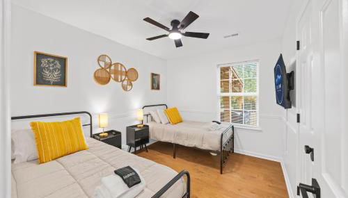 MiniGolf, HotTub, FirePit, PetFriendly, Sleeps 8 - Foto 3