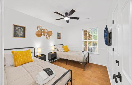 MiniGolf, HotTub, FirePit, PetFriendly, Sleeps 8 - Foto 3