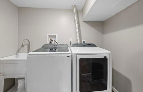 Elegant 5BR Home Sleeps 14 Minutes from DC - Russell - Foto 8