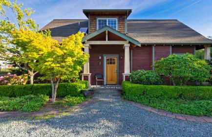 Sunny Backyard Fireplace Coastal Access in Peaceful Neighborhood Near Shopping - Photo 23