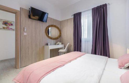 Amazing Home In Mihatovici - Foto 12