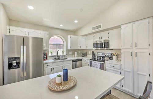 Patio and Fenced Yard Family Retreat in Phoenix! - Foto 14