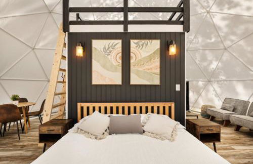 Luxe 2 Bed Dome w Hot Tub Deck Fire Pit & Bath - Foto 3