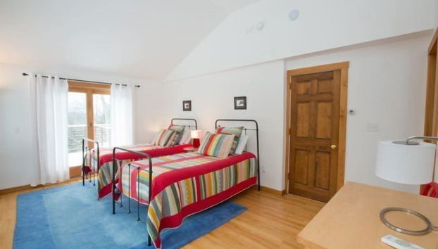 Mid_modern 4 BR - Photo 2, Chambre