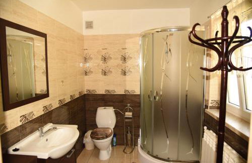 Dwor Trzesniow - Foto 24