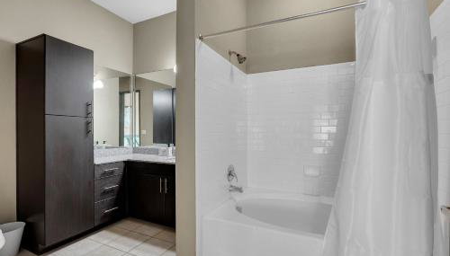 Cozy 2BR- Pool,Gym,Pkng,Near BOK Ctr&Arts Dstrct - Foto 5