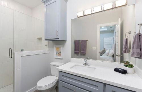 La Querencia on Zinnia w Fast Wifi & Workspace - Photo 8