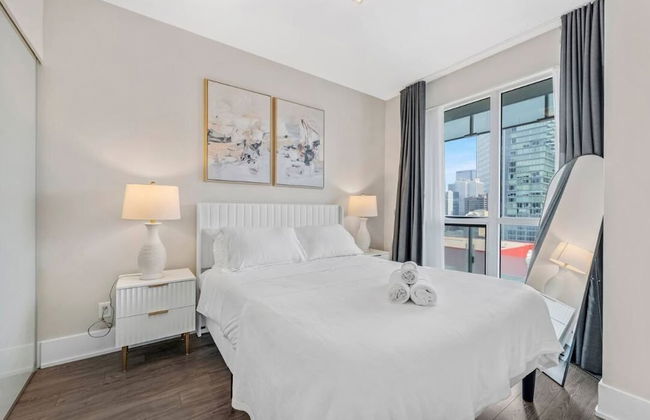 Lanterra Downtown Cn Tower - Photo 33