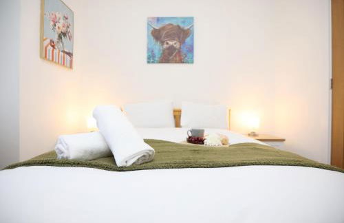 Gloucester Rd By N And N Stays, Newly Refurbed 6 Bed all ensuite house by N And N Stays Ltd, Perfect for contractors and Corporate stays, Close to YTL Arena Site, Pvt Parking for Vans and and work vehicles, Wifi - Foto 11