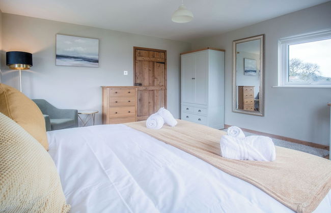 Hill House - 4 Bedroom - Llanrhidian - Photo 20