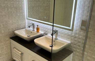 Richmond Hill Cottages, Exclusive 6 bedroom Farm House, Markington with heated pool - Photo 56