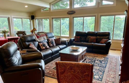 Lake Escape to an Elegant 4 Br Home - Foto 4