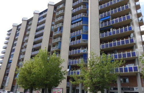 Metro Apartment - Photo 22