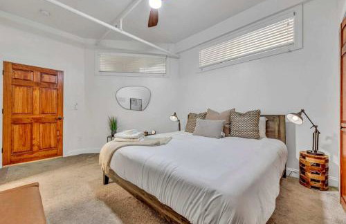 Lofts on E 4th, WALK TO CAVS, Sleeps 6 - Foto 2