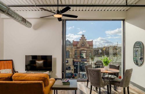 Modern City View 1BR Apartment with Office - free parking - Foto 2