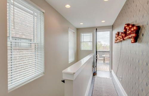 The Ultimate Double Rooftop Deck with Skyline Views - Foto 25