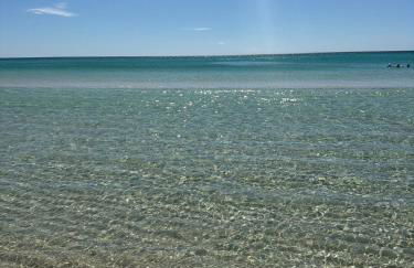 Lux min to Beach and Hospital with Hot Tub - Foto 12