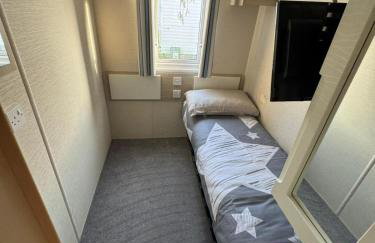 Beautiful Holiday Home 3 Bed Caravan by The Beach, Free Wifi, Games Console, TVs & DVD's, Passes Not Included - Foto 8