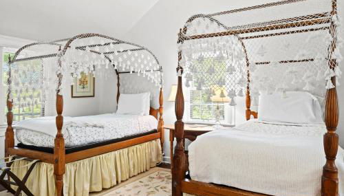 Stunning Cottage in Famous KY Garden -Sleeps 2 - Photo 2