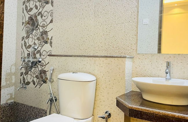 Monarch suites - Photo 32