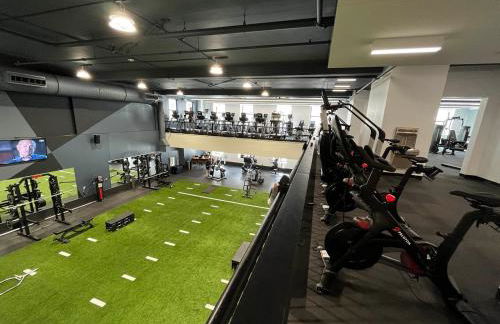 Luxury Downtown Apt with Parking, Gym, and Lap Pool - Foto 3