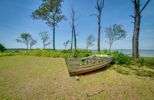 Fifties Beaufort Home with Patio, On Newport River! - Foto 21