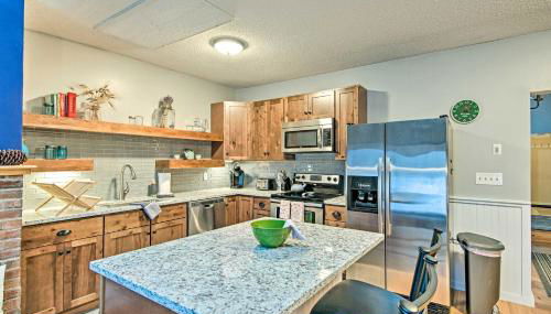 Ski-InandSki-Out Tenney Mountain Condo with Fireplace! - Foto 2