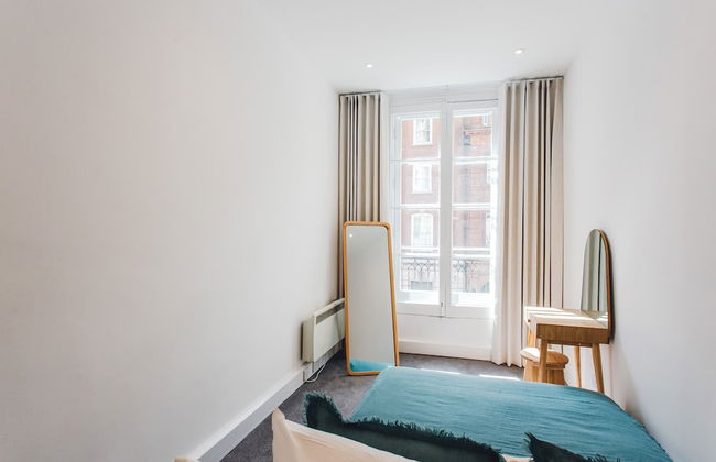 2 Bed Apartment Right on Trafalgar Square - Photo 12