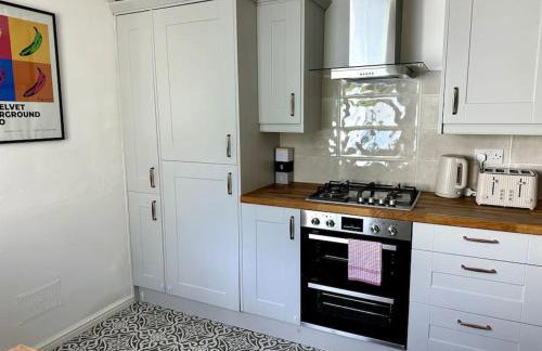 2 Bedroom City Centre House - Pet Friendly - Free Parking - Foto 5