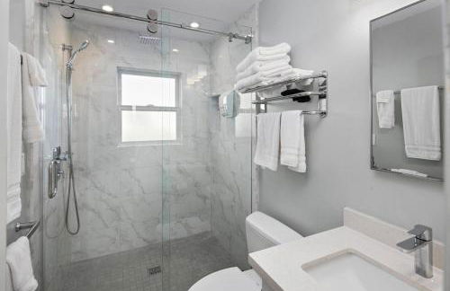 Newly Renovated 3BR Modern Apt in Heart of Ocean Beach - Foto 17