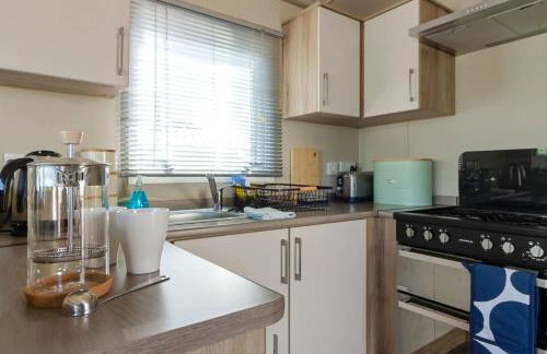 Hillside Splash Retreat -No Commercial Sign written Vehicles,Fishing Nearby & Communal Swimming Pool ,Pool open April to September - Foto 21