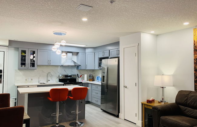 Lovely 1-Bedroom Condo with AC & Kitchen - Photo 13