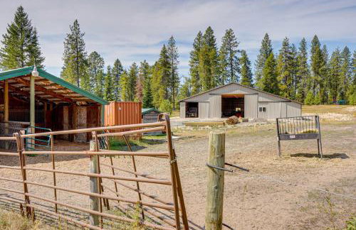 Mtn Views and Fireplace Cozy Trout Creek Tiny Home - Foto 22