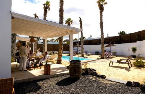 Boutique Beach Villa by Lanzarote Retreats - Private Pool - 1 min walk to Sea Pool - Photo 70