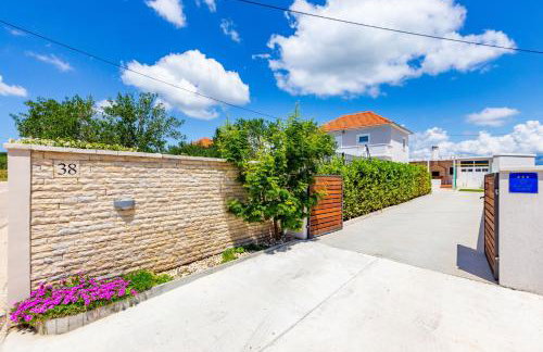 Serene Escape Near Zadar With Private Pool & Charming Outdoor Oasis - Foto 3