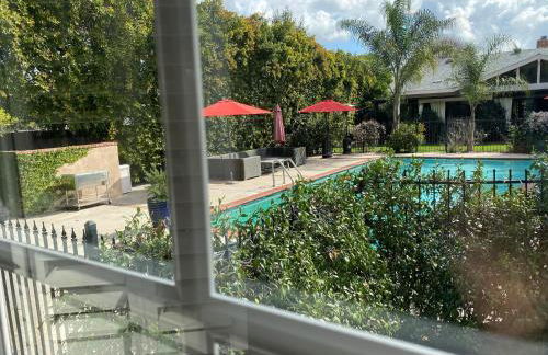 Guest house with private entry and large pool - Foto 24