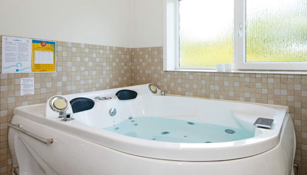 8 Person Holiday Home in Tarm - Foto 3, Tratamientos de spa