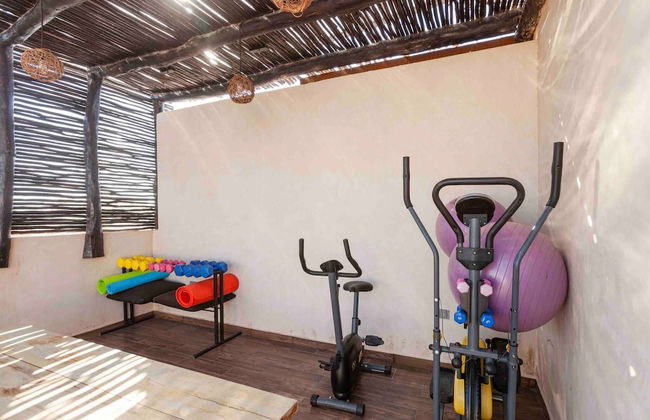 Magical Ph In Town Wprivate Rooftop Glass Tub - Photo 26