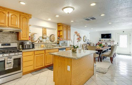 Bay and Hill Views Modern Hercules Home - Foto 9