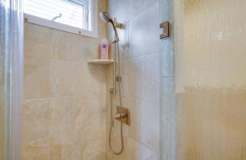 Steps to Boardwalk Group Getaway in Ventnor City - Foto 20