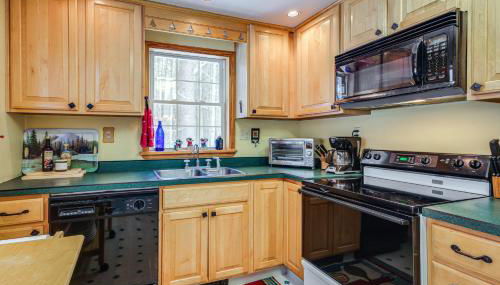 Walk to Lake George Beach Quiet Family Retreat - Foto 4