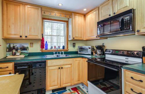 Walk to Lake George Beach Quiet Family Retreat - Foto 4