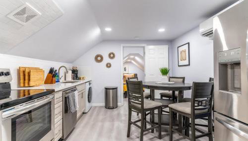 Burien's Top Unit with Spa-Inspired Bathroom - Foto 3