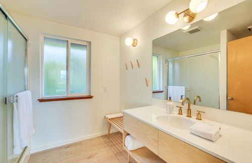 Port Townsend Escape with Deck, Bay and Mountain Views - Foto 13