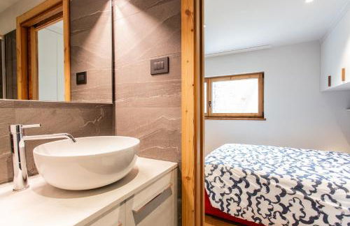 FLORA ALPINA EXPERIENCE - "Ski-to-Door" Brand New Chalet Apartments with Indoor Garage and Mountain View - Foto 53