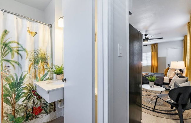 Live Like a Local - Studio With Huge Backyard - Foto 6